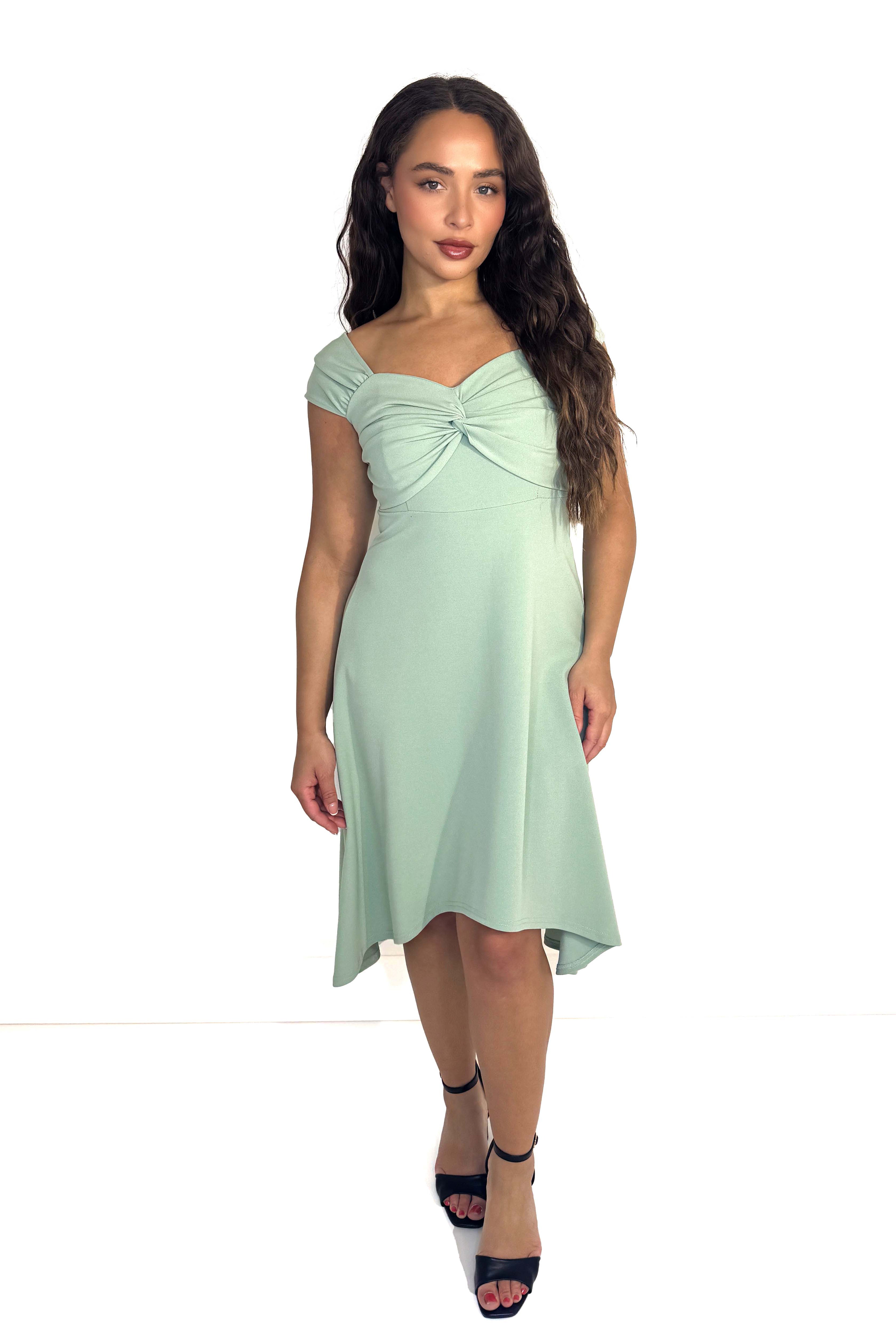Wholesale Women's Assorted Oddments of Maxi Dresses, Casual Dresses, Jumpsuits, Playsuits, Skirts, Jackets, Blouses, Tops (BOX OF 100)