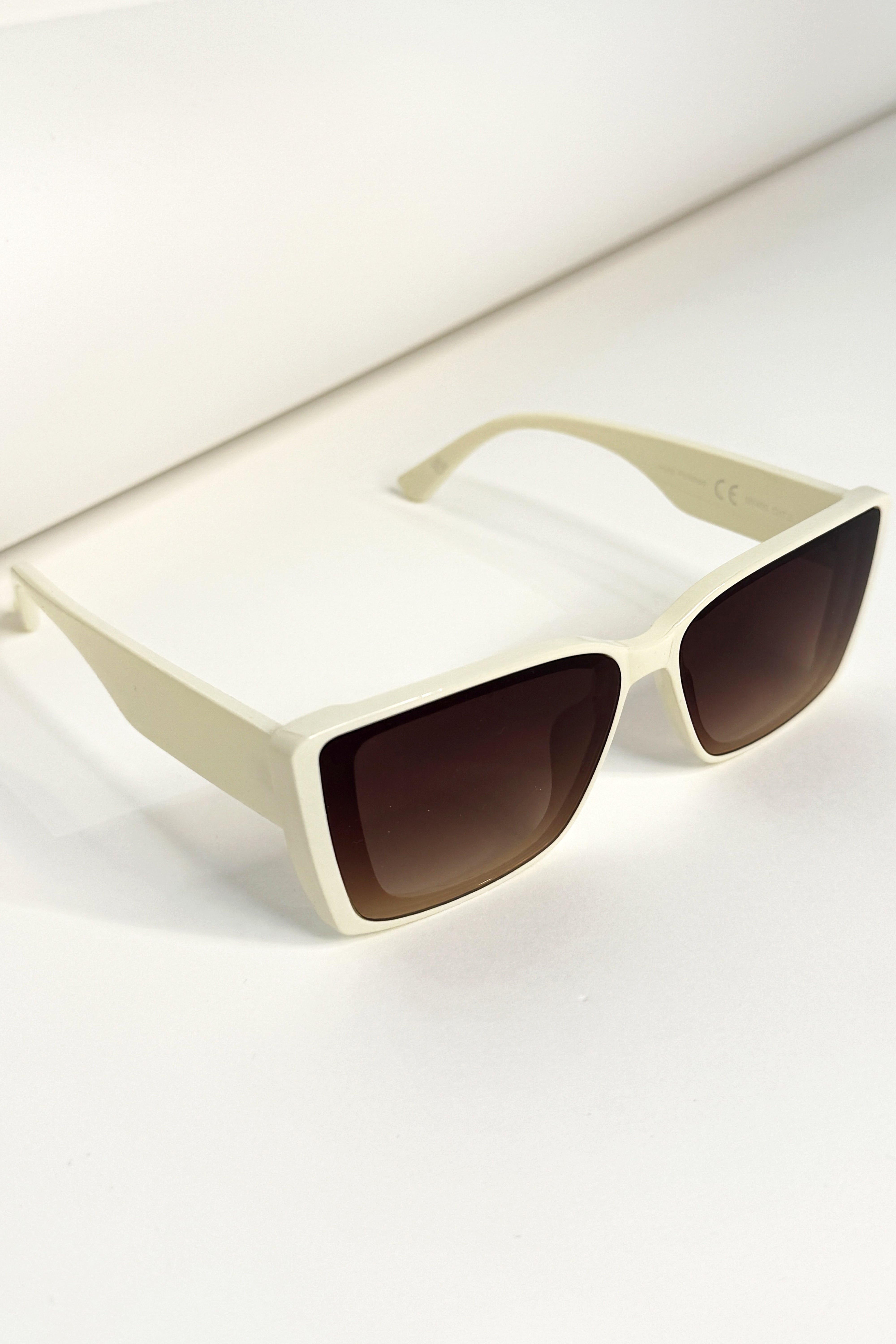 Wholesale Women’s Butterfly UV 400 Sunglasses (BOX OF 12)