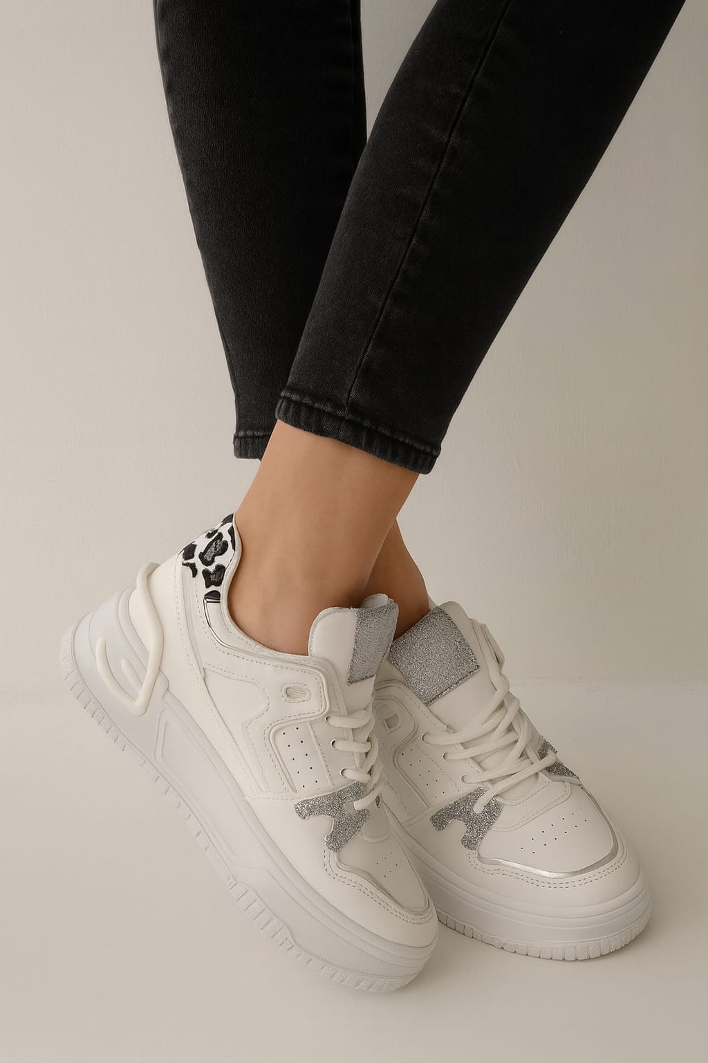 Wholesale Contrast Eye Catching Chunky Sneakers (BOX 12)