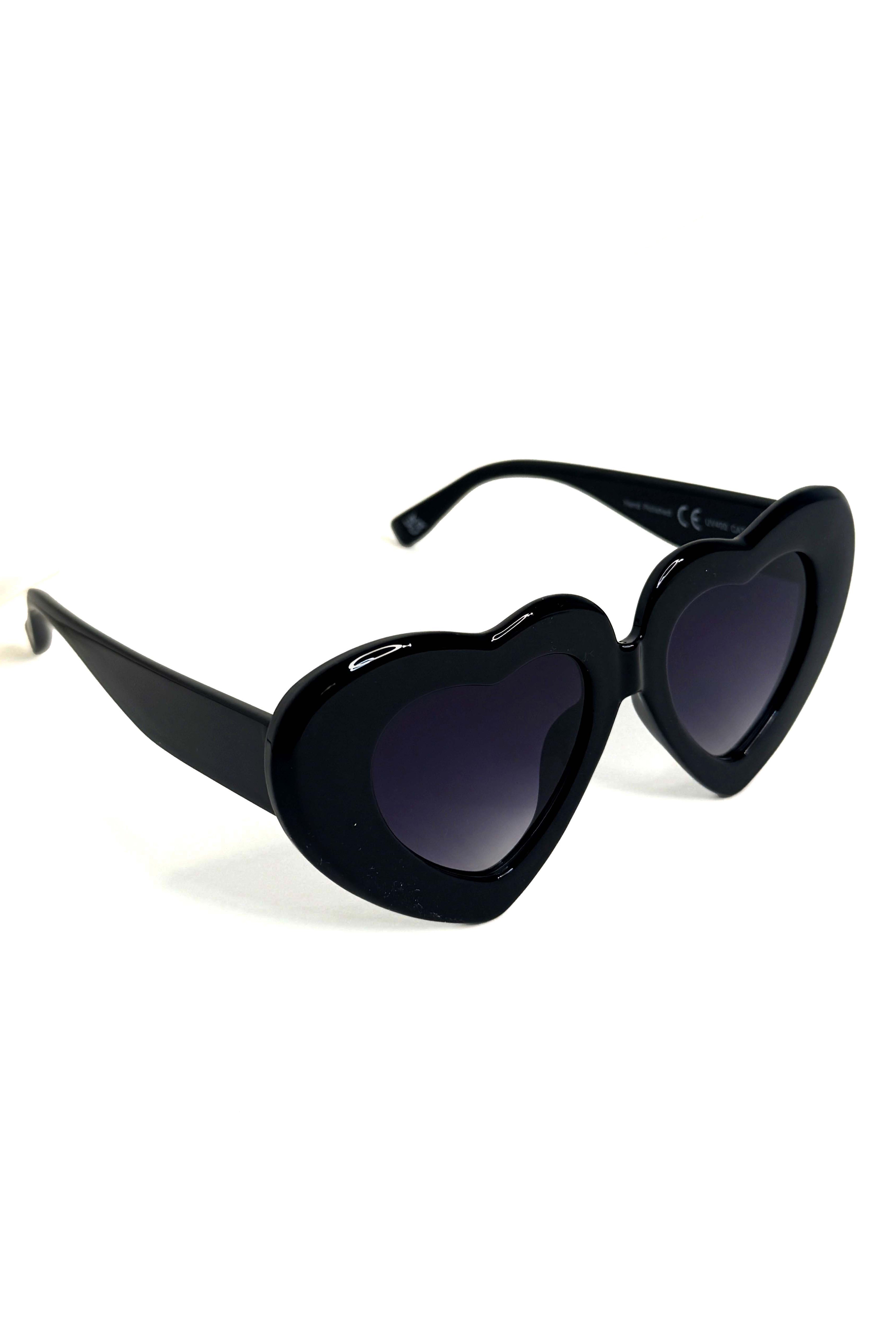 Wholesale Women’s Exaggerated Rim UV 400 Heart Sunglasses (BOX OF 12)