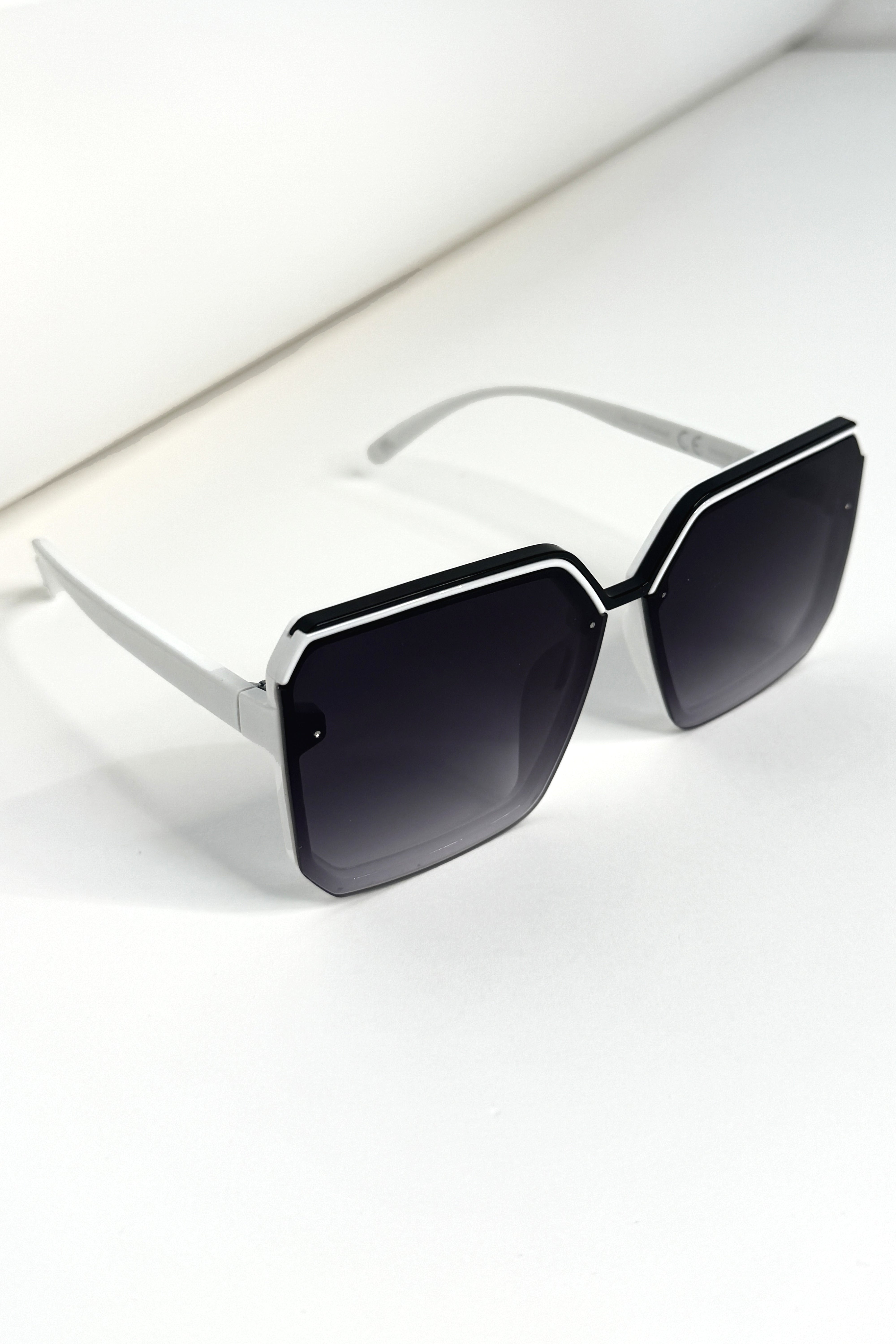 Wholesale Women’s Large Square UV 400 Retro Sunglasses (BOX OF 12)