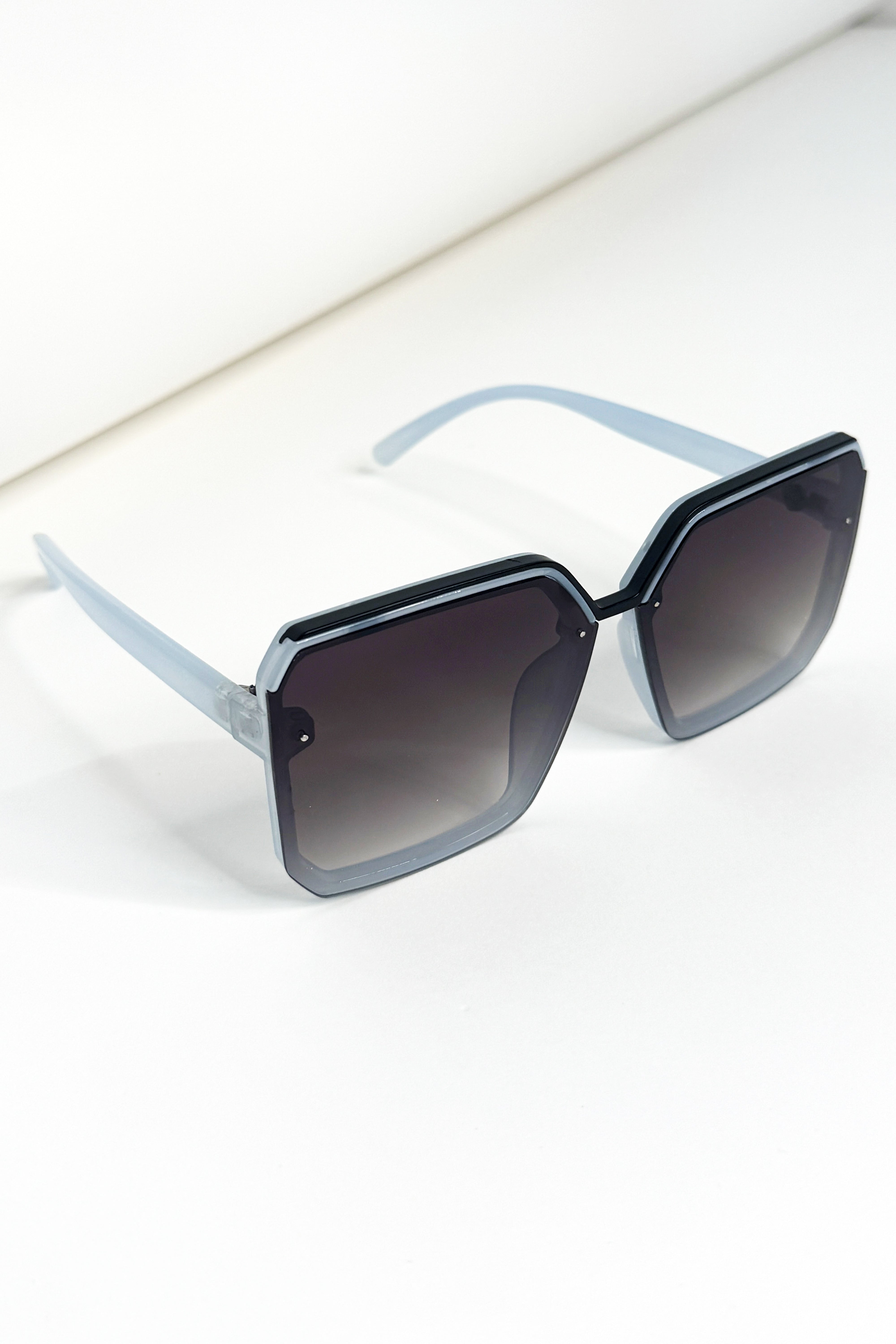 Wholesale Women’s Large Square UV 400 Retro Sunglasses (BOX OF 12)