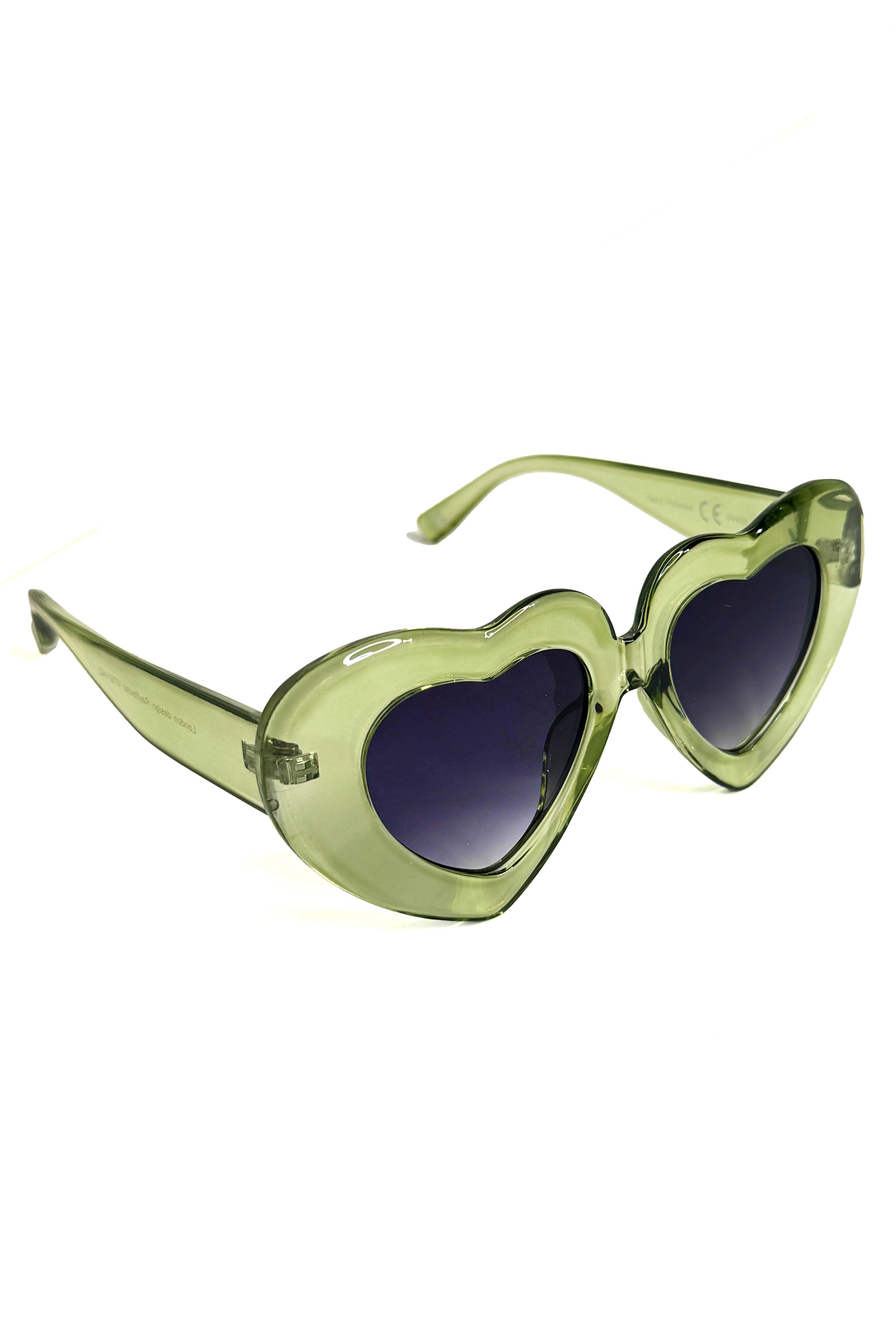 Wholesale Women’s Exaggerated Rim UV 400 Heart Sunglasses (BOX OF 12)