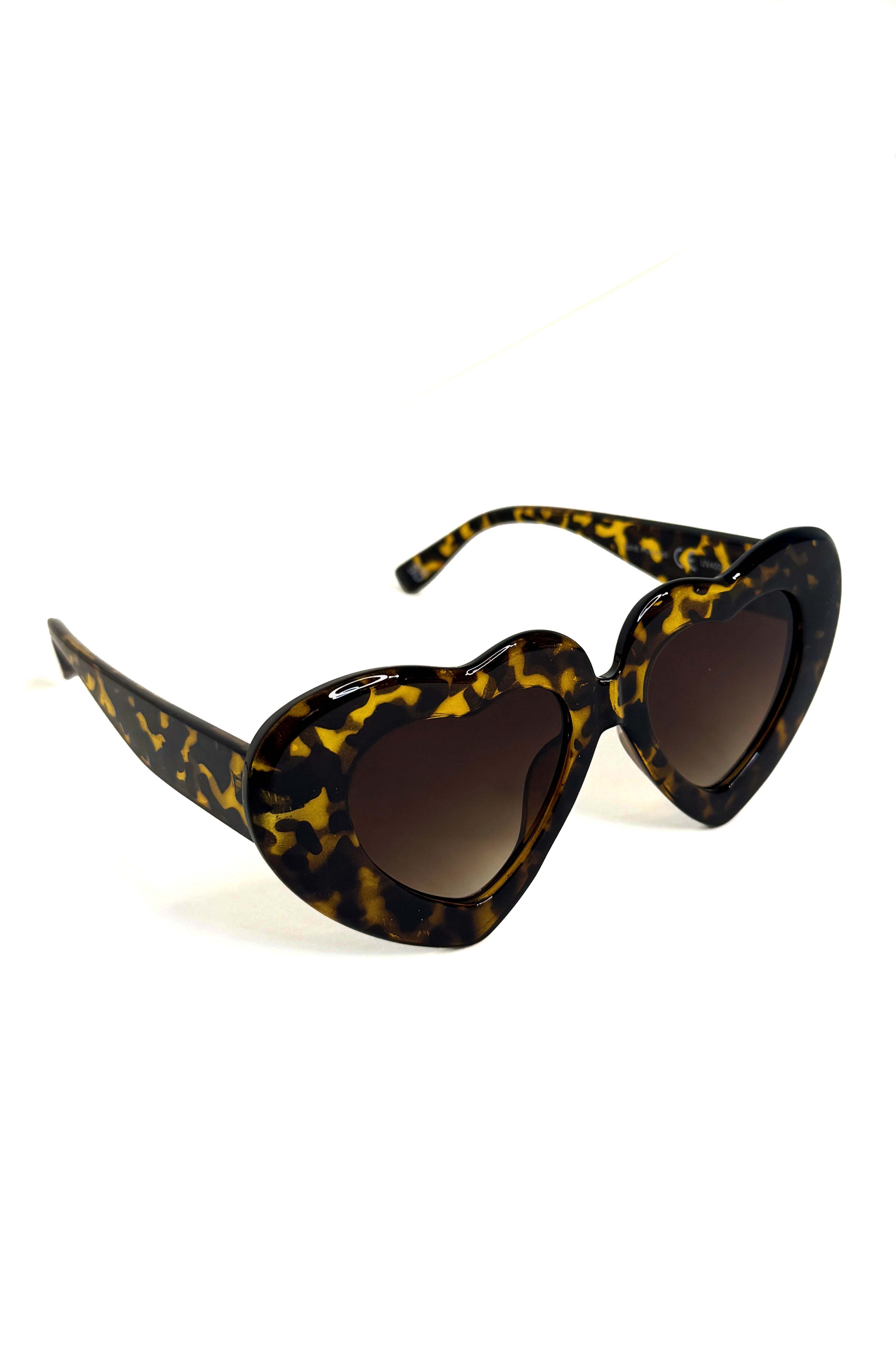 Wholesale Women’s Exaggerated Rim UV 400 Heart Sunglasses (BOX OF 12)
