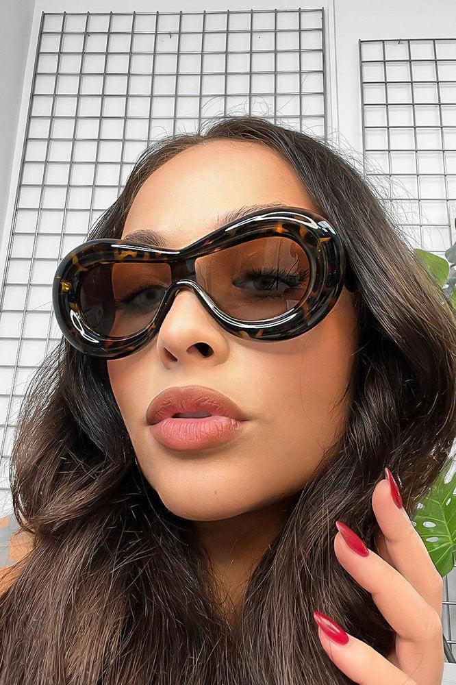 Exaggerated Blown Up Frame Sunglasses-SinglePrice